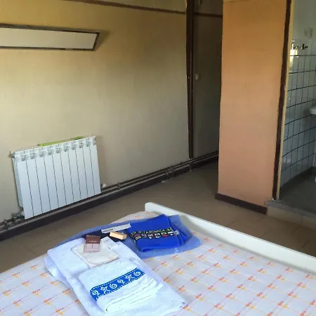 Casa Campo, Entre Jaca Y Anso 3* Biniés